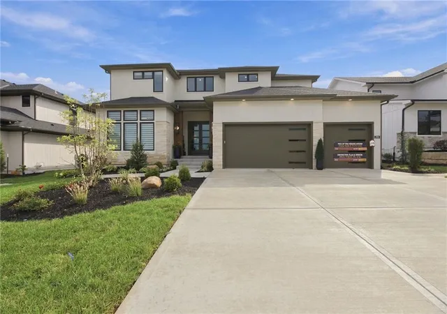 Single family home for sale at 17605 Knox St, Overland Park, KS 66221 | MLS# 2644554