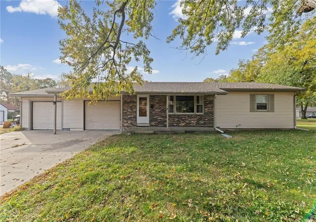 Single family home for sale at 206 E 11th Street, Ottawa, KS 66067 | MLS# 2644556