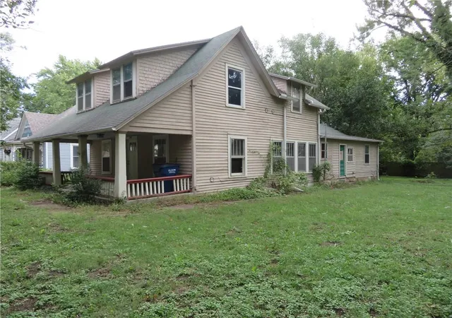 Photo 3 of Single family home for sale at 809 Liberty St, Oskaloosa, KS 66066 | MLS# 2644561 | Listing updated on 2026-10-01