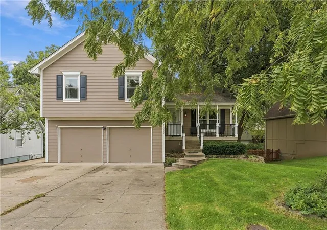 Single family home for sale at 1337 NE Foxwood Dr, Lees Summit, MO 64086 | MLS# 2644563