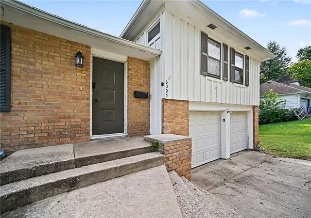 Photo 3 of Single family home for sale at 6005 Laurel Ave, Raytown, MO 64133 | MLS# 2644571 | Listing updated on 2026-10-01