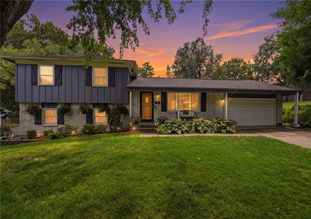Photo 1 of Single family home for sale at 8133 W 93rd Street, Overland Park, KS 66212 | MLS# 2644572 | Listing updated on 2026-10-04