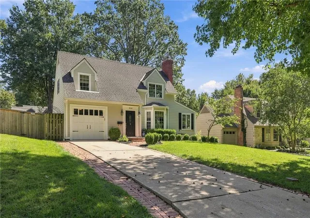 Photo 3 of Sale Pending at 5545 Canterbury Rd, Fairway, KS 66205 | MLS# 2644575 | Listing updated on 2026-10-09