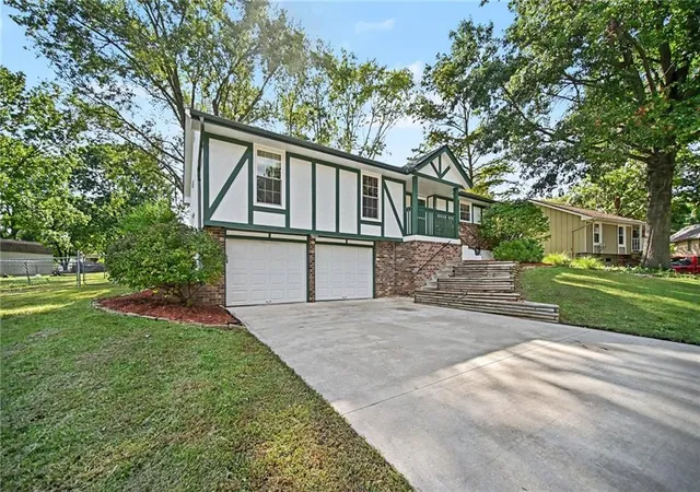 Photo 2 of Single family home for sale at 1507 Baker St, Liberty, MO 64068 | MLS# 2644583 | Listing updated on 2026-10-10