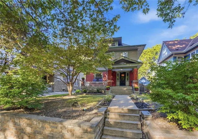Photo 2 of Single family home for sale at 3840 Campbell St, Kansas City, MO 64109 | MLS# 2644587 | Listing updated on 2026-10-09