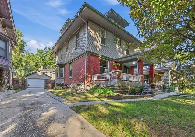 Photo 3 of Single family home for sale at 3840 Campbell St, Kansas City, MO 64109 | MLS# 2644587 | Listing updated on 2026-10-09