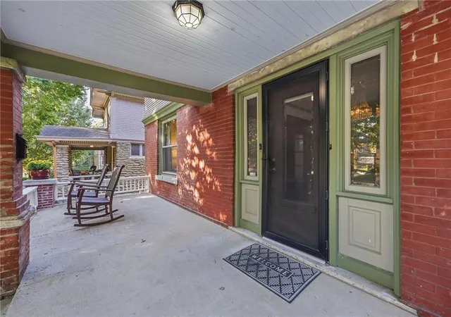 Photo 3 of Single family home for sale at 3840 Campbell St, Kansas City, MO 64109 | MLS# 2644587 | Listing updated on 2026-10-09