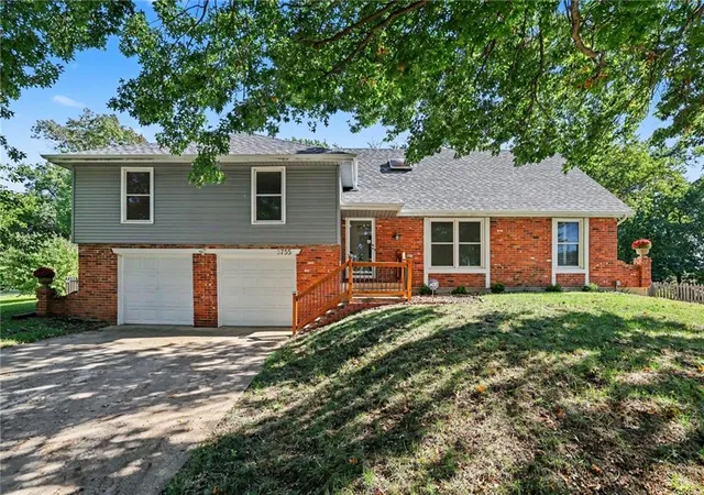 Photo 2 of Single family home for sale at 5755 Richards Cir, Shawnee, KS 66216 | MLS# 2644588 | Listing updated on 2026-10-09