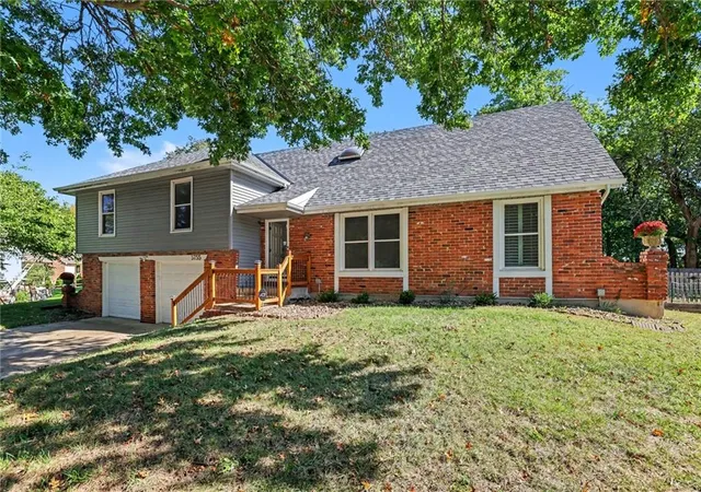 Photo 3 of Single family home for sale at 5755 Richards Cir, Shawnee, KS 66216 | MLS# 2644588 | Listing updated on 2026-10-09