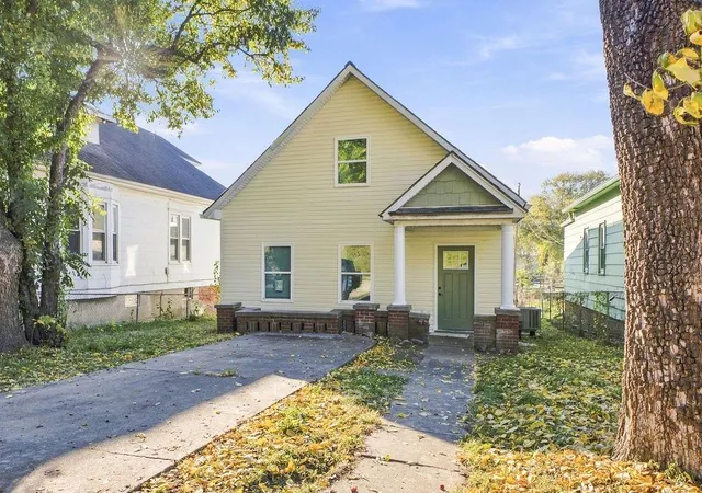 Photo 2 of Single family home for sale at 2522 S 11th Street, St Joseph, MO 64503 | MLS# 2644589 | Listing updated on 2026-10-29