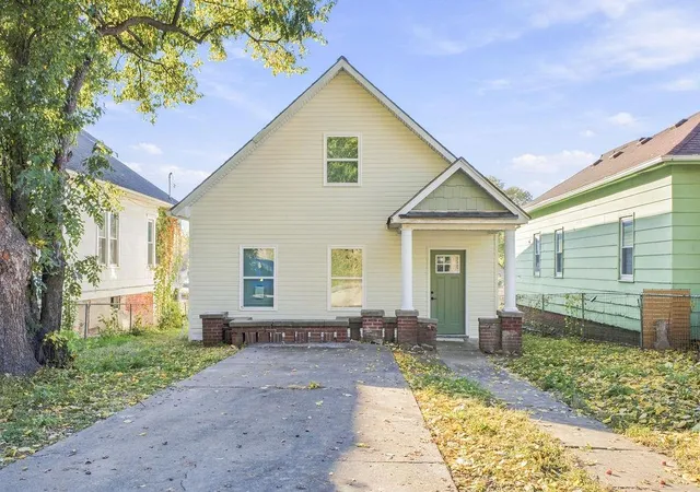 Single family home for sale at 2522 S 11th Street, St Joseph, MO 64503 | MLS# 2644589