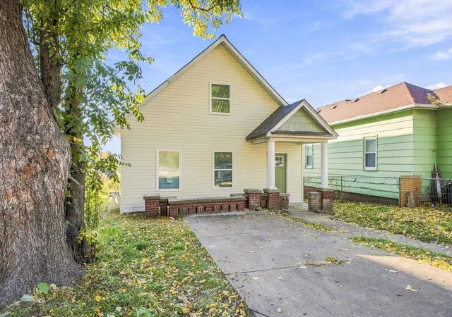 Photo 1 of Single family home for sale at 2522 S 11th Street, St Joseph, MO 64503 | MLS# 2644589 | Listing updated on 2026-10-29