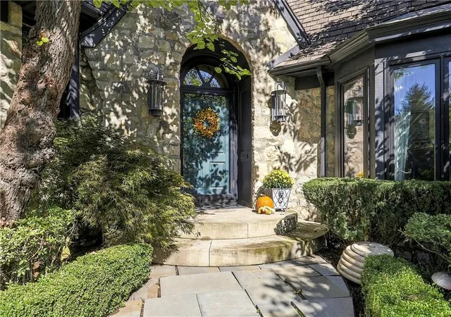 Photo 2 of Single family home for sale at 5300 Sunset Dr #1, Kansas City, MO 64112 | MLS# 2644592 | Listing updated on 2026-10-08