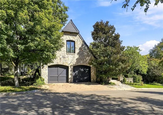 Photo 3 of Single family home for sale at 5300 Sunset Dr #1, Kansas City, MO 64112 | MLS# 2644592 | Listing updated on 2026-10-08