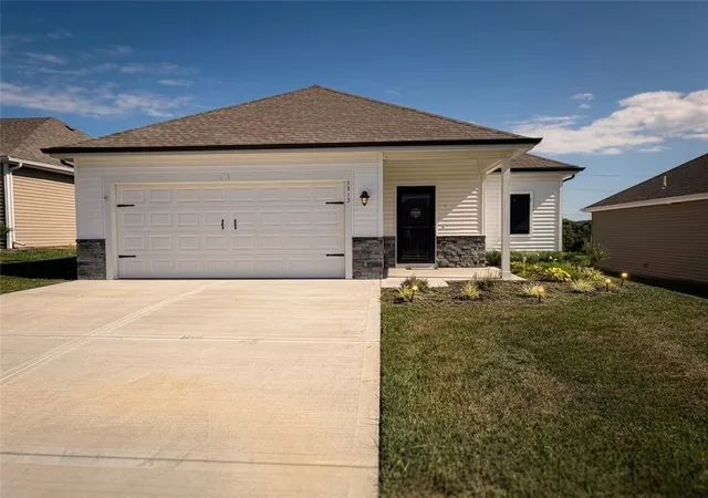 Photo 2 of Single family home for sale at 7712 Nw 124 Street, Kansas City, MO 64163 | MLS# 2644602 | Listing updated on 2026-10-01