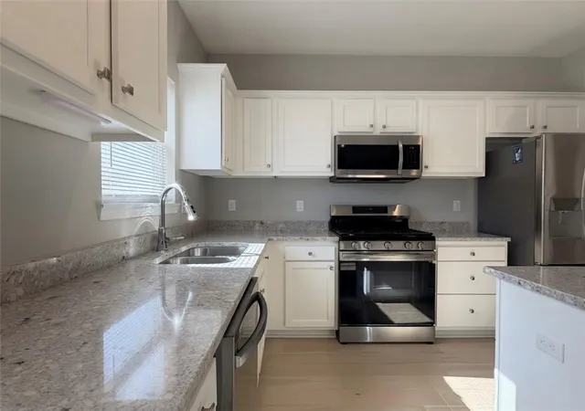 Photo 4 of Single family home for sale at 7712 NW 124 Street, Kansas City, MO 64163 | MLS# 2644602 | Listing updated on 2026-10-01