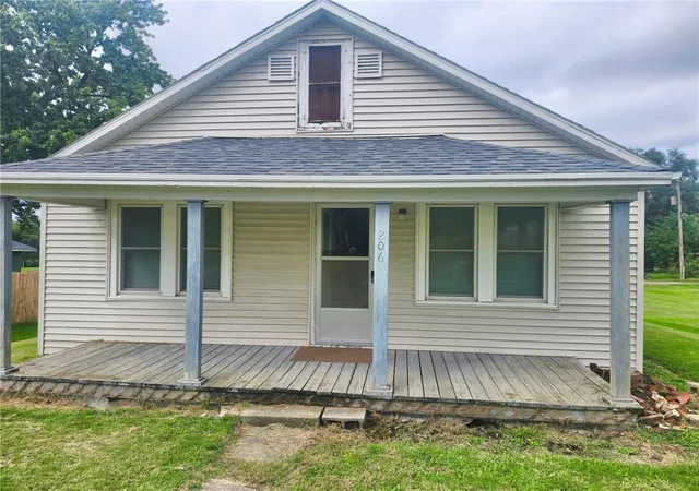 Photo 1 of Single family home for sale at 206 Pine St, Ridgeway, MO 64481 | MLS# 2644603 | Listing updated on 2026-09-30
