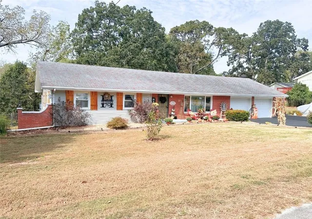 Photo 1 of Sale Pending at 837 Woodlawn Dr, Warsaw, MO 65355 | MLS# 2644607 | Listing updated on 2026-10-04