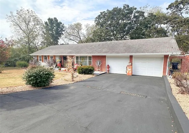 Photo 2 of Sale Pending at 837 Woodlawn Dr, Warsaw, MO 65355 | MLS# 2644607 | Listing updated on 2026-10-04