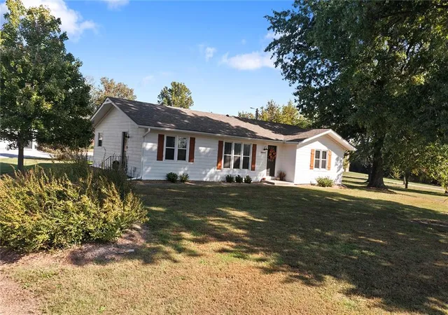 Photo 2 of Single family home for sale at 38000 E Cline Rd, Lone Jack, MO 64070 | MLS# 2644610 | Listing updated on 2026-10-09