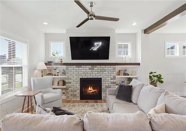 Photo 3 of Single family home for sale at 1025 NW 95th Terrace, Kansas City, MO 64155 | MLS# 2644612 | Listing updated on 2026-10-08