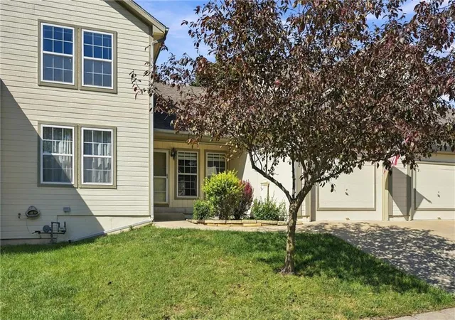Photo 1 of Sale Pending at 8310 N Barclay Cir, Kansas City, MO 64118 | MLS# 2644614 | Listing updated on 2026-10-05