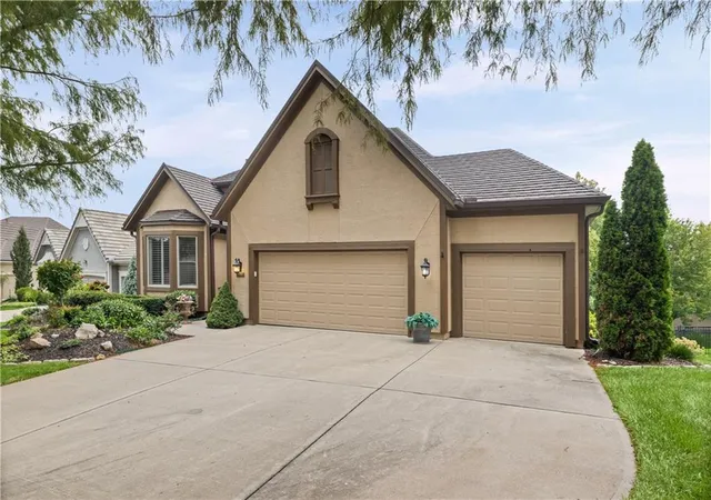 Photo 3 of Single family home for sale at 20306 W 99th Terrace, Lenexa, KS 66220 | MLS# 2644622 | Listing updated on 2026-10-03