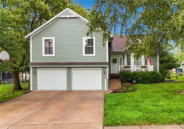 Photo 1 of Single family home for sale at 1711 Sunset Dr, Kearney, MO 64060 | MLS# 2644626 | Listing updated on 2026-10-06