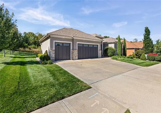 Photo 1 of Single family home for sale at 5866 S National Dr, Kansas City, MO 64152 | MLS# 2644631 | Listing updated on 2026-10-10