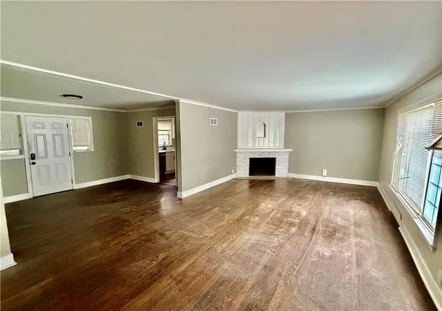 Photo 3 of Sale Pending at 7606 Ward Pkwy, Kansas City, MO 64114 | MLS# 2644634 | Listing updated on 2026-10-01