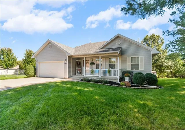 Photo 3 of Single family home for sale at 1402 Sam Den Cir, Cameron, MO 64429 | MLS# 2644642 | Listing updated on 2026-10-09
