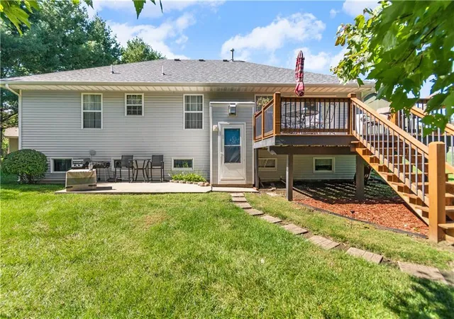 Photo 3 of Single family home for sale at 1402 Sam Den Cir, Cameron, MO 64429 | MLS# 2644642 | Listing updated on 2026-10-09