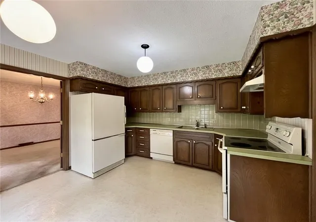 Photo 2 of Sale Pending at 14908 E 33rd Street S, Independence, MO 64055 | MLS# 2644646 | Listing updated on 2026-10-06