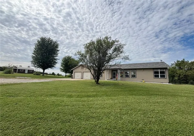 Photo 1 of Sale Pending at 9510 Se State Route 371, Saint Joseph, MO 64507 | MLS# 2644647 | Listing updated on 2026-10-18