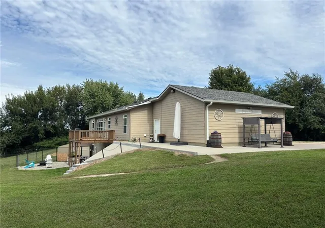 Photo 4 of Sale Pending at 9510 SE State Route 371, Saint Joseph, MO 64507 | MLS# 2644647 | Listing updated on 2026-10-18
