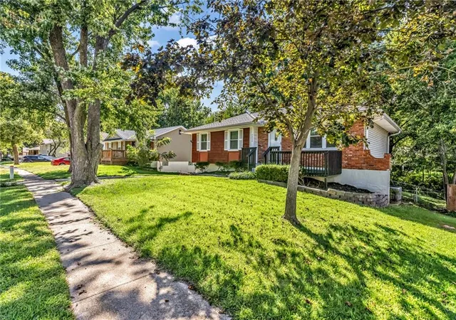Photo 3 of Sale Pending at 7644 Nw Milrey Dr, Kansas City, MO 64152 | MLS# 2644653 | Listing updated on 2026-10-03