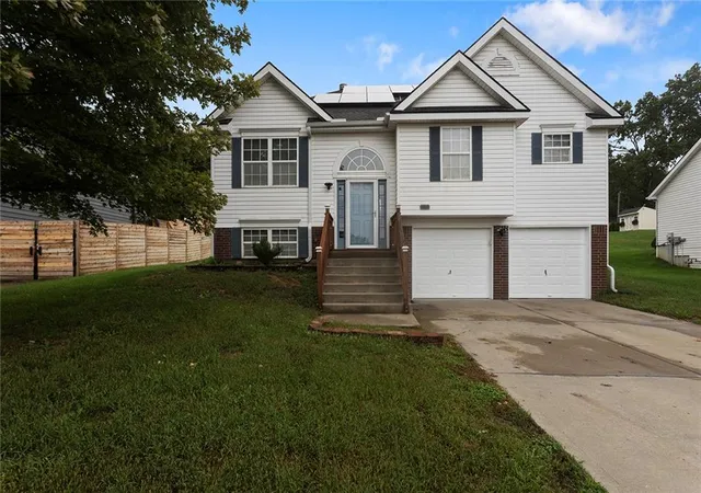 Photo 1 of Single family home for sale at 625 Midjay Dr, Liberty, MO 64068 | MLS# 2644658 | Listing updated on 2026-10-06