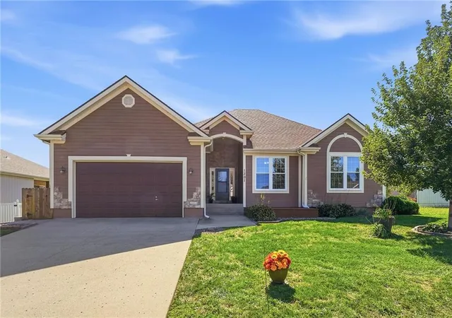 Photo 2 of Single family home for sale at 1301 Sw 7th Street, Oak Grove, MO 64075 | MLS# 2644659 | Listing updated on 2026-10-08