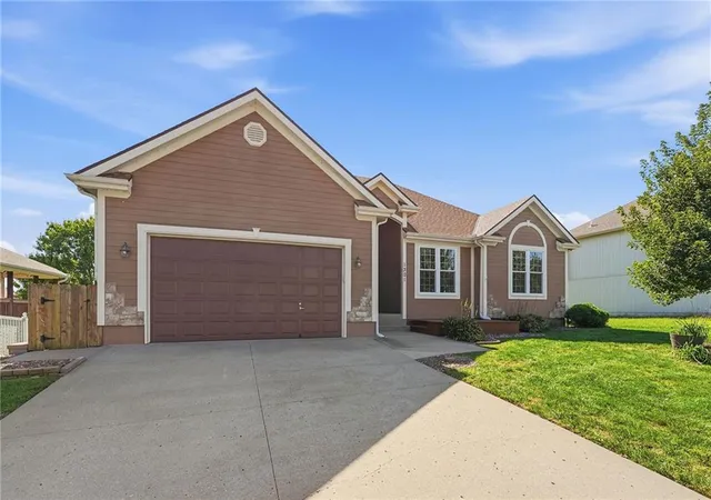 Photo 4 of Single family home for sale at 1301 SW 7th Street, Oak Grove, MO 64075 | MLS# 2644659 | Listing updated on 2026-10-08