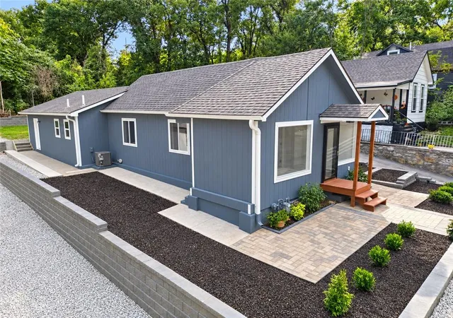 Single family home for sale at 1033 Tenny Ave, Kansas City, KS 66102 | MLS# 2644663