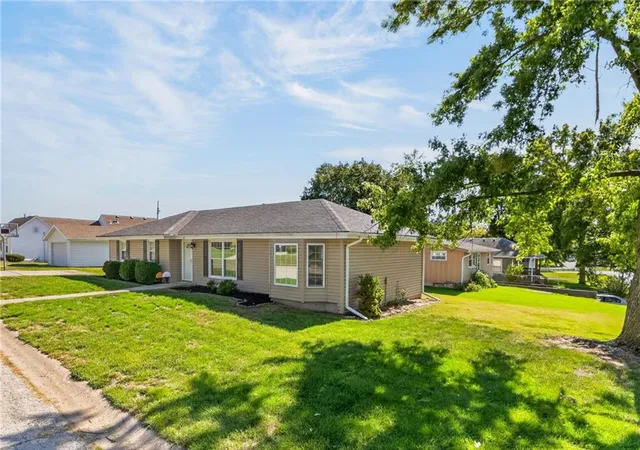 Photo 3 of Single family home for sale at 301 2nd Street, Smithville, MO 64089 | MLS# 2644664 | Listing updated on 2026-10-08