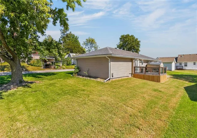 Photo 3 of Single family home for sale at 301 2nd Street, Smithville, MO 64089 | MLS# 2644664 | Listing updated on 2026-10-08