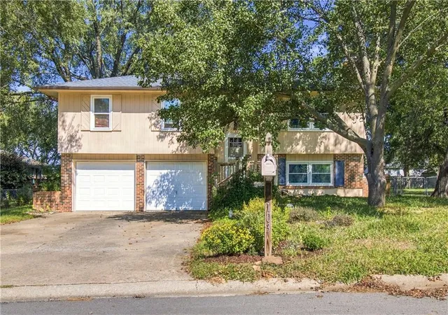 Photo 1 of Single family home for sale at 103 Fairview Ave, Warrensburg, MO 64093 | MLS# 2644665 | Listing updated on 2026-10-01