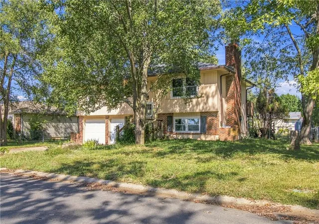 Photo 2 of Single family home for sale at 103 Fairview Ave, Warrensburg, MO 64093 | MLS# 2644665 | Listing updated on 2026-10-01