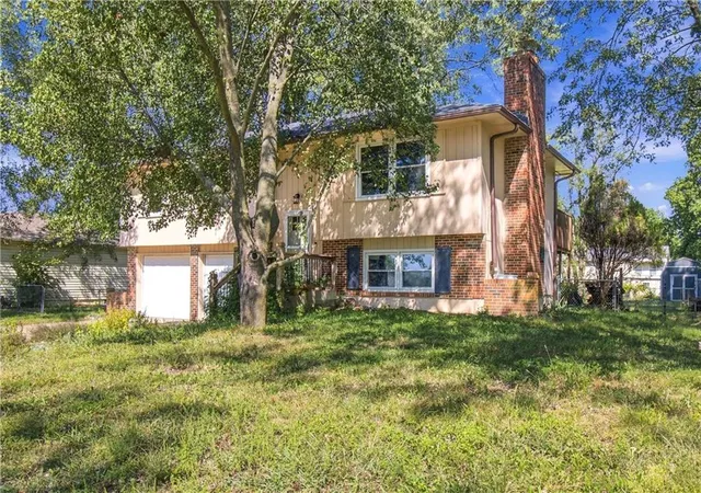Photo 3 of Single family home for sale at 103 Fairview Ave, Warrensburg, MO 64093 | MLS# 2644665 | Listing updated on 2026-10-01