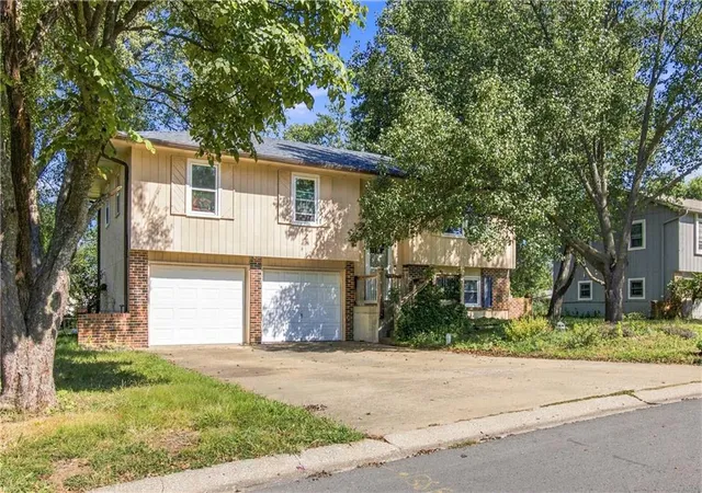 Photo 3 of Single family home for sale at 103 Fairview Ave, Warrensburg, MO 64093 | MLS# 2644665 | Listing updated on 2026-10-01