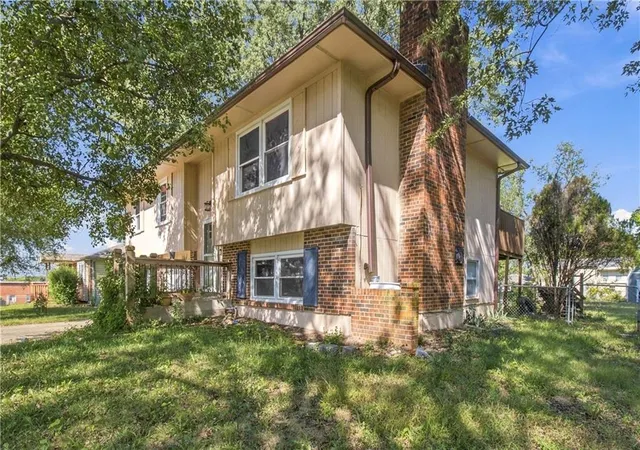 Photo 4 of Single family home for sale at 103 Fairview Ave, Warrensburg, MO 64093 | MLS# 2644665 | Listing updated on 2026-10-01