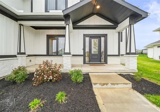 Photo 2 of Single family home for sale at 4709 Ne Freehold Dr, Lees Summit, MO 64064 | MLS# 2644667 | Listing updated on 2026-10-21