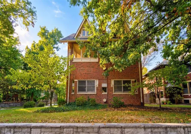 Photo 3 of House for sale at 3538 Cherry St, Kansas City, MO 64109 | MLS# 2644672 | Listing updated on 2026-10-19
