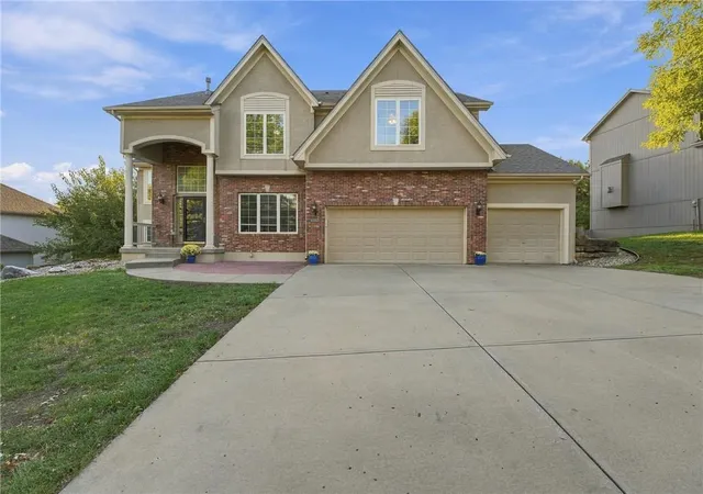 Single family home for sale at 9216 N Manning Ave, Kansas City, MO 64157 | MLS# 2644673